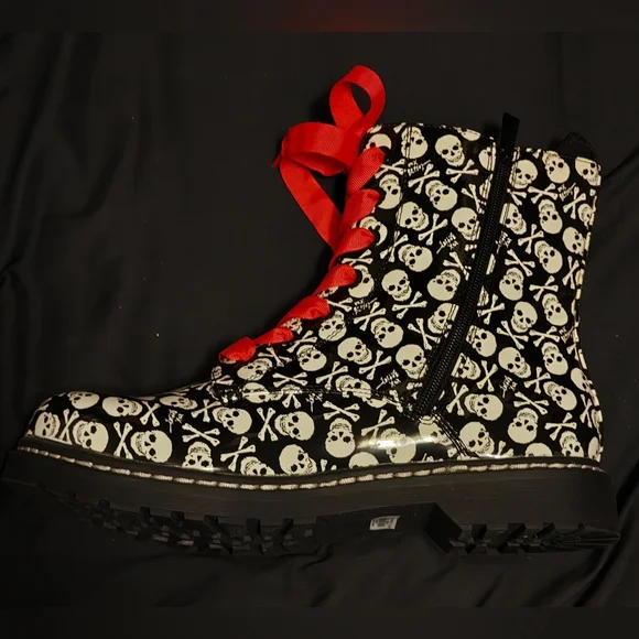 Torrid Betsy Johnson Combat Boot Black Skull Faux Patent Leather (WW) Size 11 - Picture 11 of 15